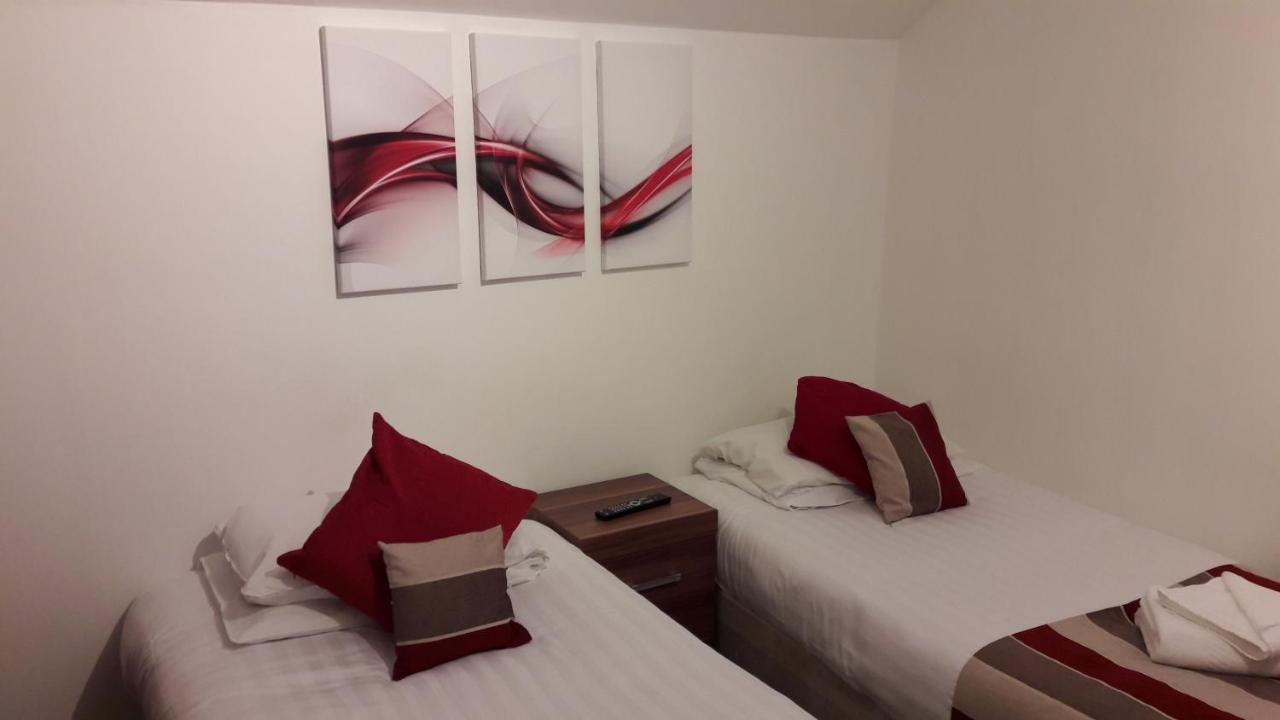 Alexandra Guest House เฮเมลเฮมพ์สเตด ภายนอก รูปภาพ