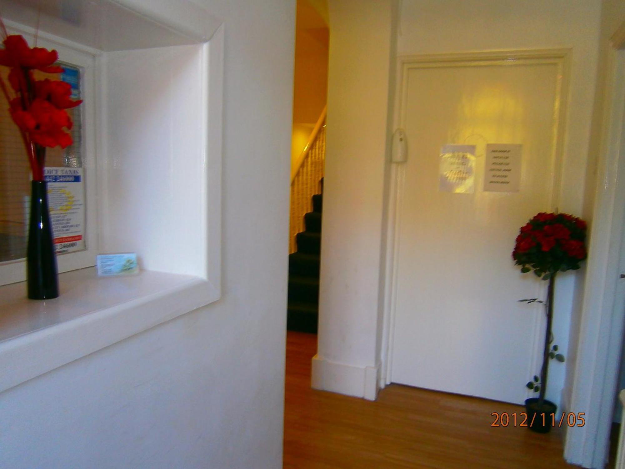 Alexandra Guest House เฮเมลเฮมพ์สเตด ภายนอก รูปภาพ